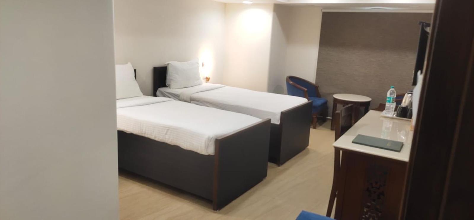 Hotel Sai Inn Mumbai  Buitenkant foto